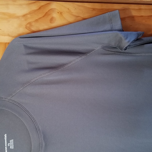 Amazon Essentials Large Cool Tee - M - Picture 6 of 7